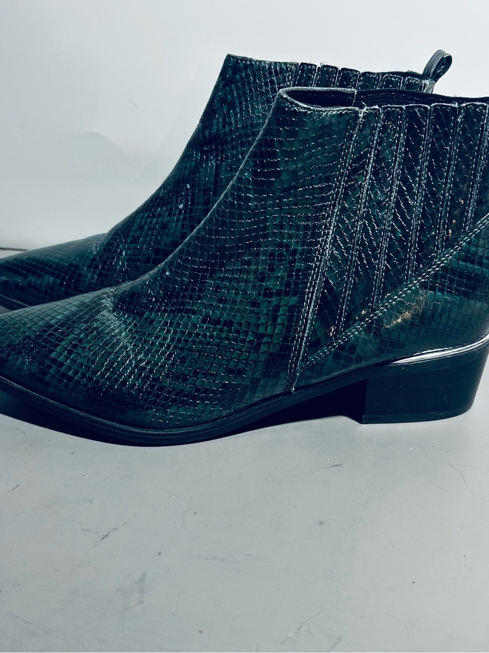 Marc Fisher Missir Chelsea Boots – Dark Green Snake Print
